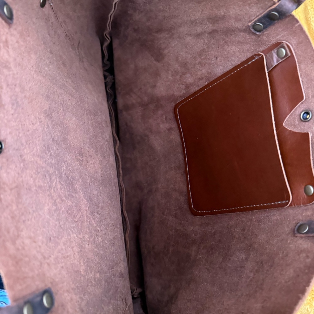 IN BLUE - Handmade Classic Leather Tote Bag | Large - Bourbon - Picture 2 of 5